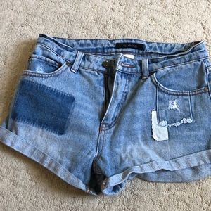 medium wash billabong shorts